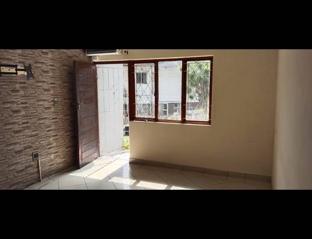 2 BEDROOM FLAT FOR SALE IN BLUFF